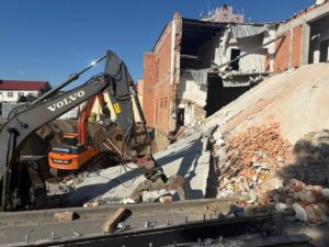 Zemní práce a demolice
